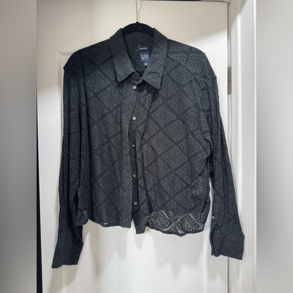 Gap lace crop shirt